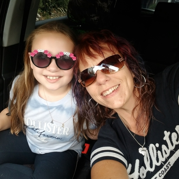 Meet your Posher, A girl and her dog - Picture 4 of 5